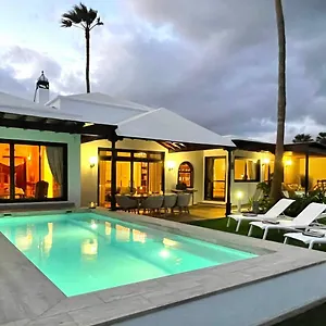 Villa Vista Del Mar - Oceanfront Luxury With Private Pool, Costa Teguise